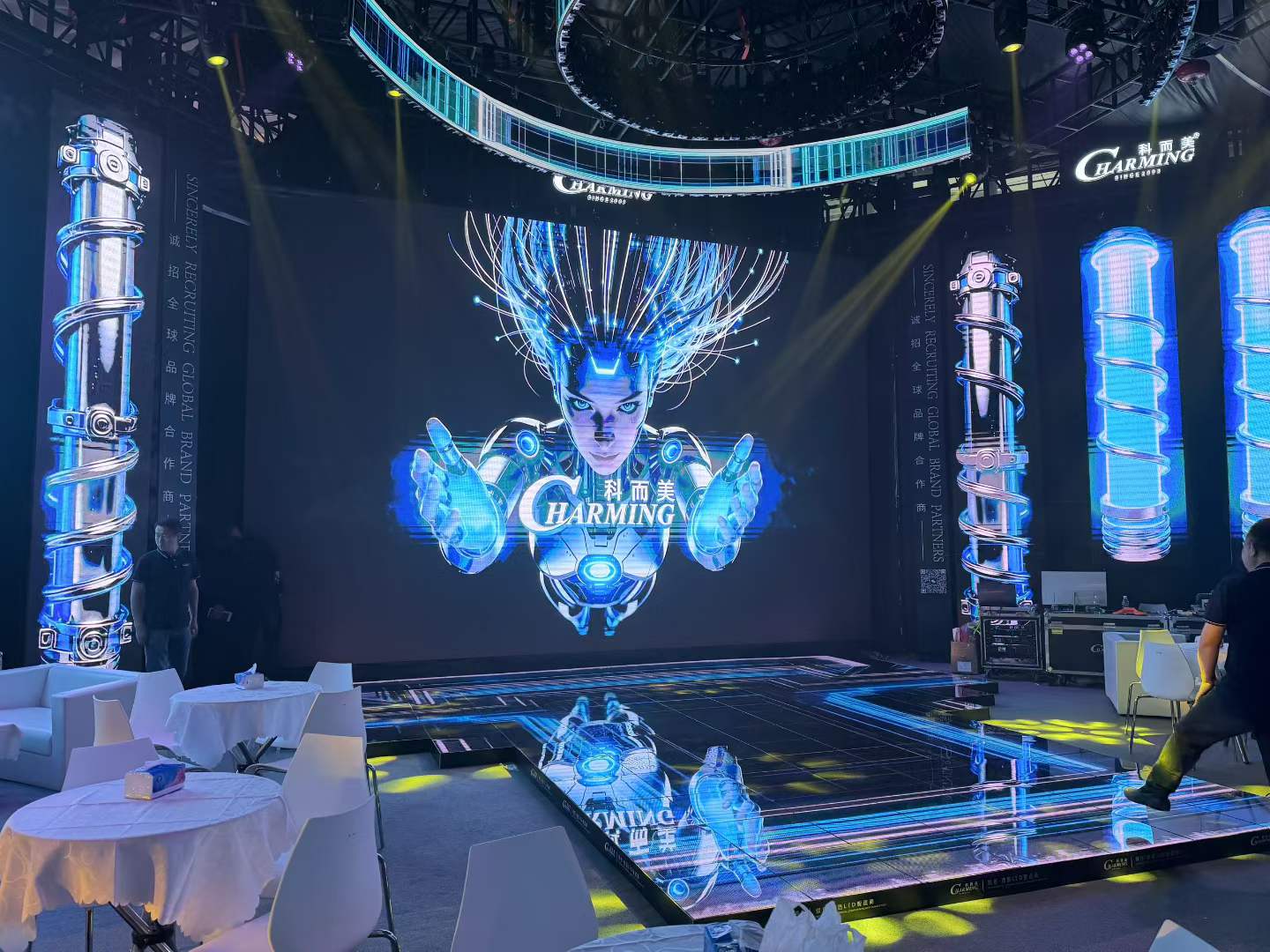 Layar LED Luar Ruangan Kecerah - Sports Equipment Advertisement ulasan dan harga